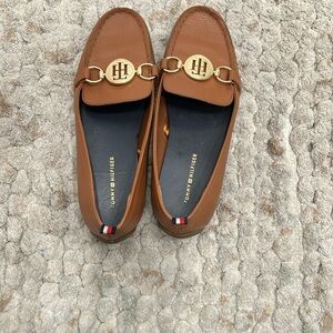 Tommy Hilfiger Brown Loafers with Gold Emblem and Slip-On Design